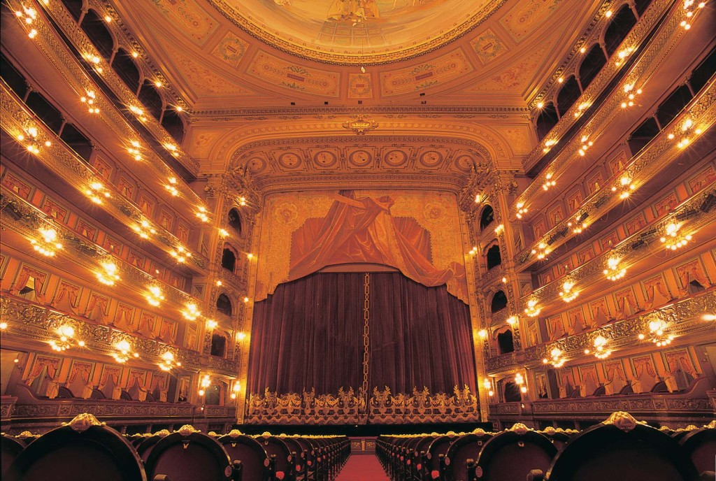 al_teatro_colon