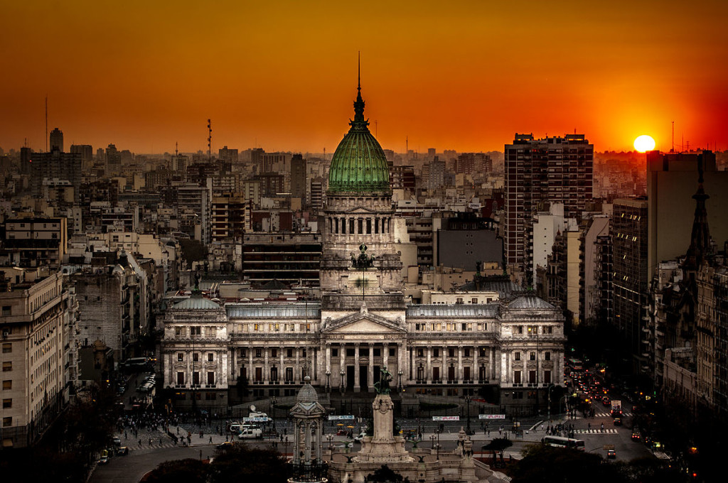 1200px-Atardecer_en_el_Congreso_de_la_Nación_Argentina